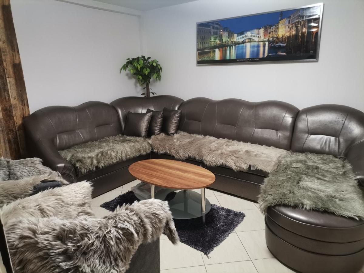 Apartman Ustie เตรสต์เยนา ภายนอก รูปภาพ