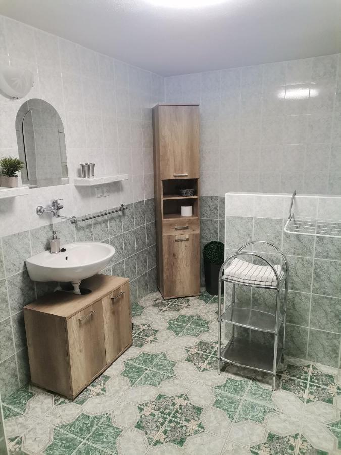 Apartman Ustie เตรสต์เยนา ภายนอก รูปภาพ