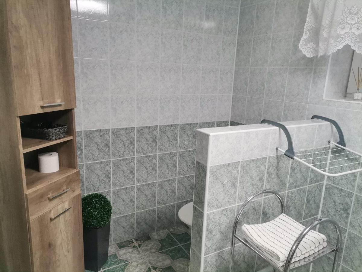 Apartman Ustie เตรสต์เยนา ภายนอก รูปภาพ