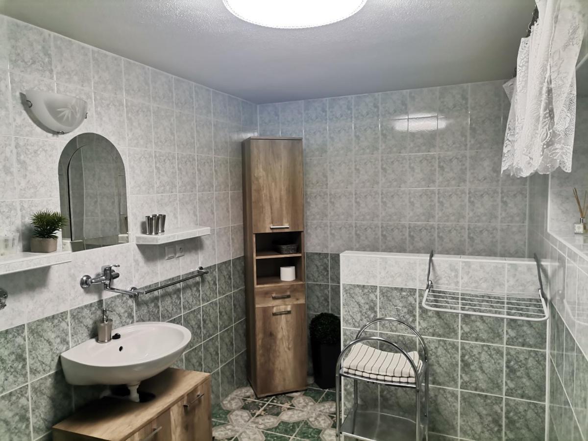 Apartman Ustie เตรสต์เยนา ภายนอก รูปภาพ