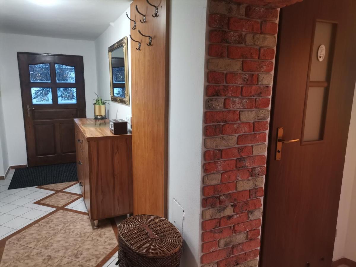 Apartman Ustie เตรสต์เยนา ภายนอก รูปภาพ