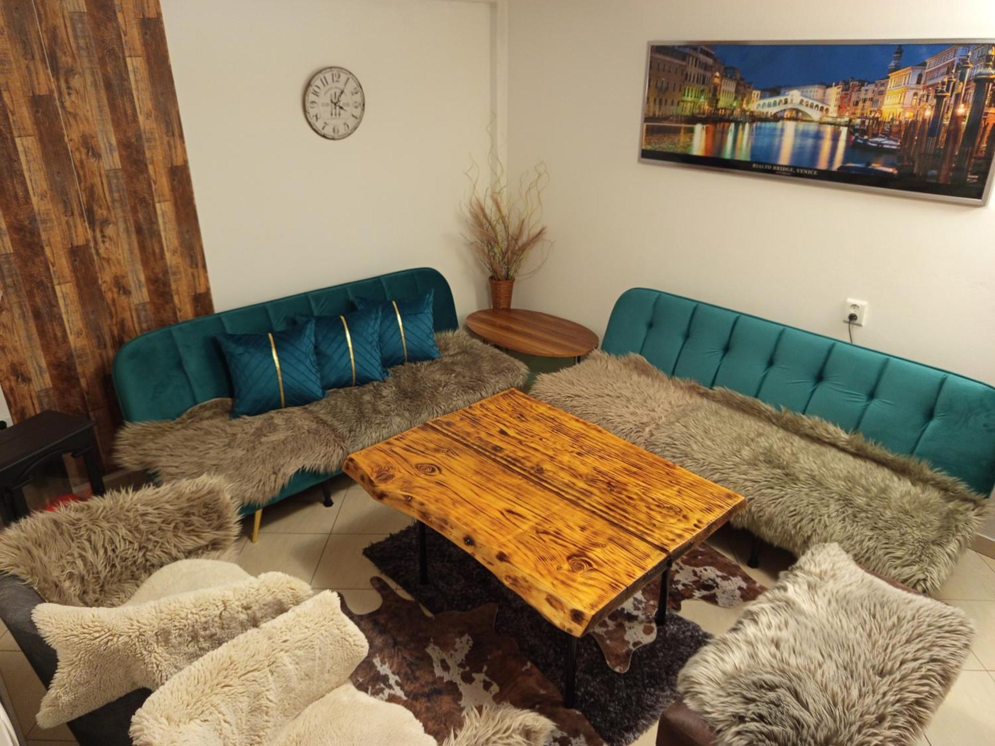 Apartman Ustie เตรสต์เยนา ภายนอก รูปภาพ