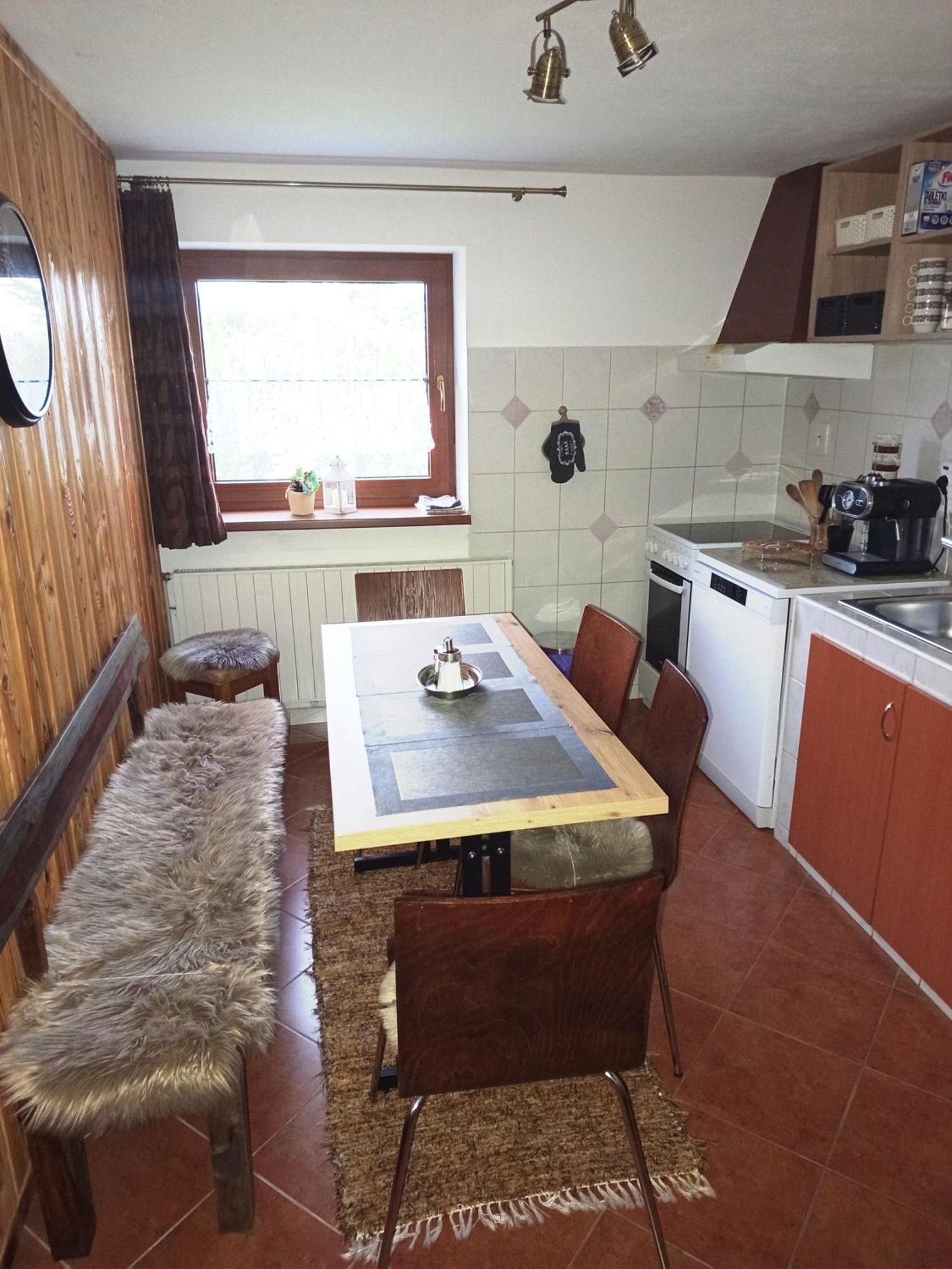Apartman Ustie เตรสต์เยนา ภายนอก รูปภาพ