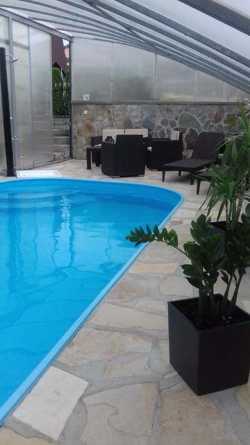 Apartman Ustie เตรสต์เยนา ภายนอก รูปภาพ